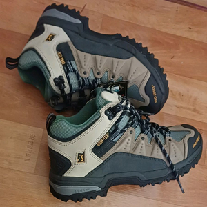 고어텍스 등산화 265