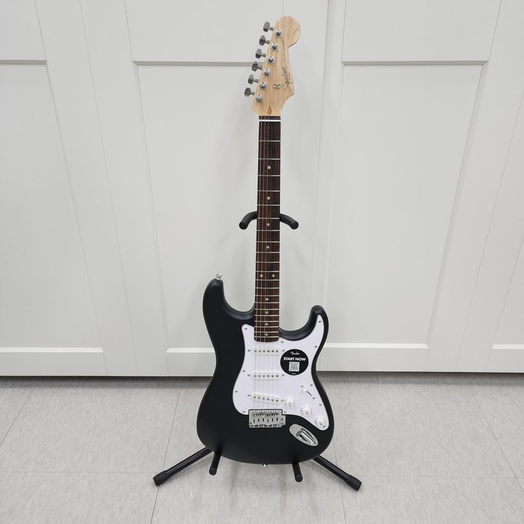 스콰이어 스트랫 일렉기타 DEBUT STRAT LRL WPG 블랙--1