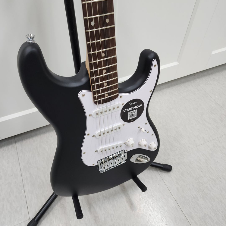 스콰이어 스트랫 일렉기타 DEBUT STRAT LRL WPG 블랙--5