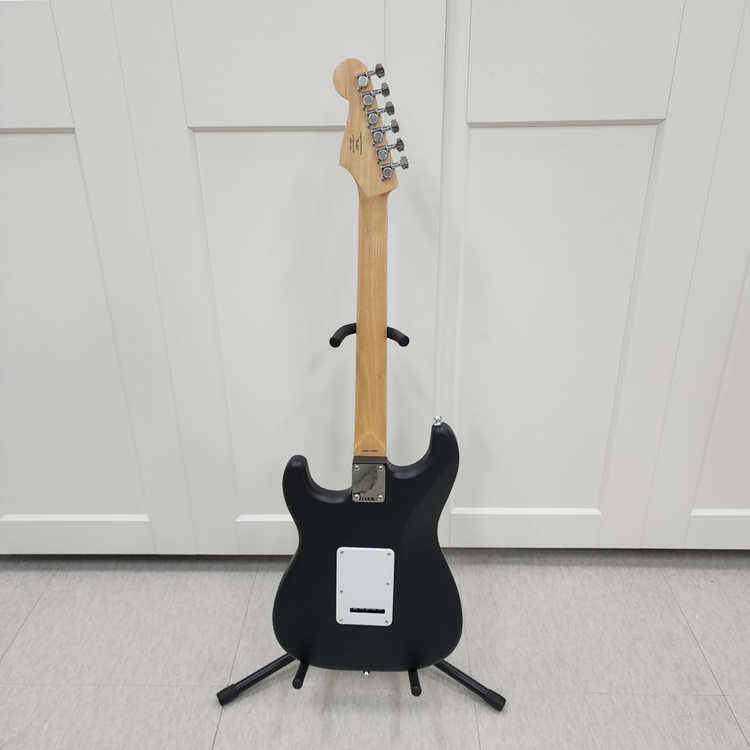 스콰이어 스트랫 일렉기타 DEBUT STRAT LRL WPG 블랙--8