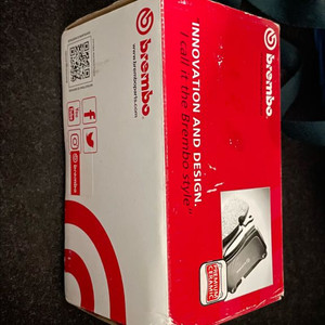 브렘보 4피스톤 브레이크 패드 이미지