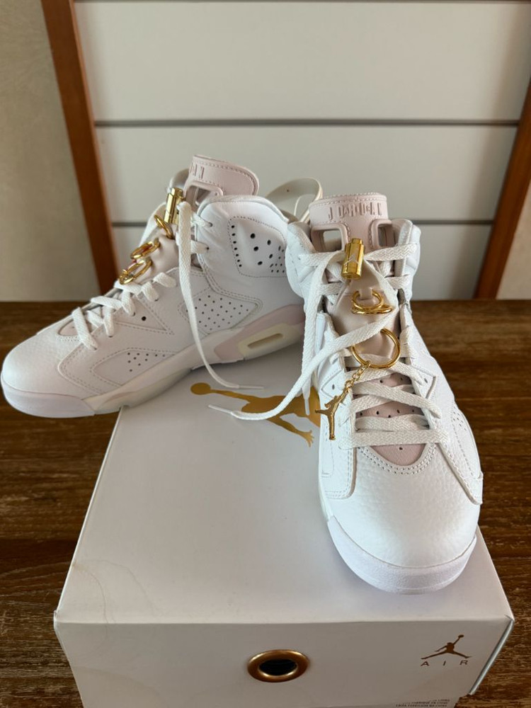 나이키 조던6 레트로 골드 홉스 245사이즈 이미지