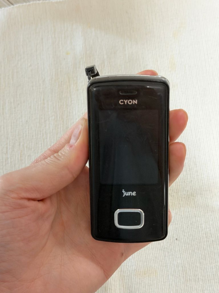 cyon 초콜릿폰 (충전기포함) 이미지