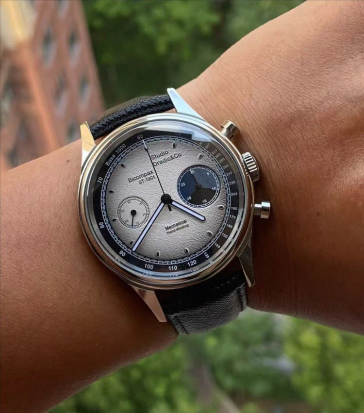 크로노그래프 워치 50m방수 기계시계 이미지