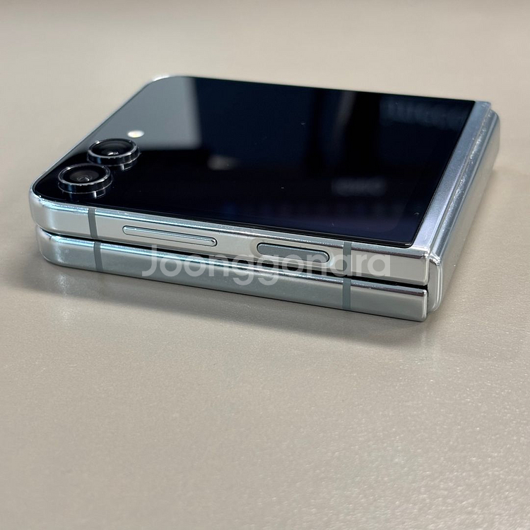 갤럭시Z플립5 민트색상 256용량 24년4월개통 미파손 무잔상 상태좋은 특AAA급 가성비 폰 판매--4