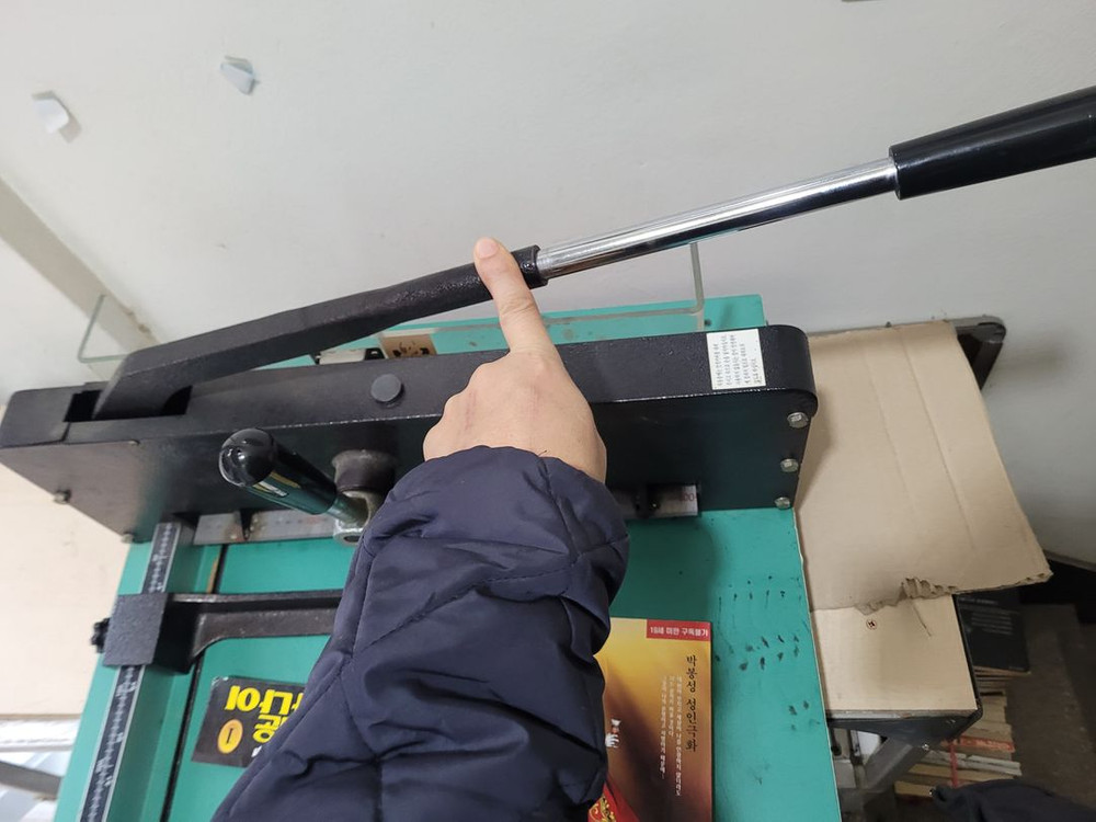 작두. 제단기 수동기계 (발판 크기 60*60) 무게 30 킬로..아래설명 이미지