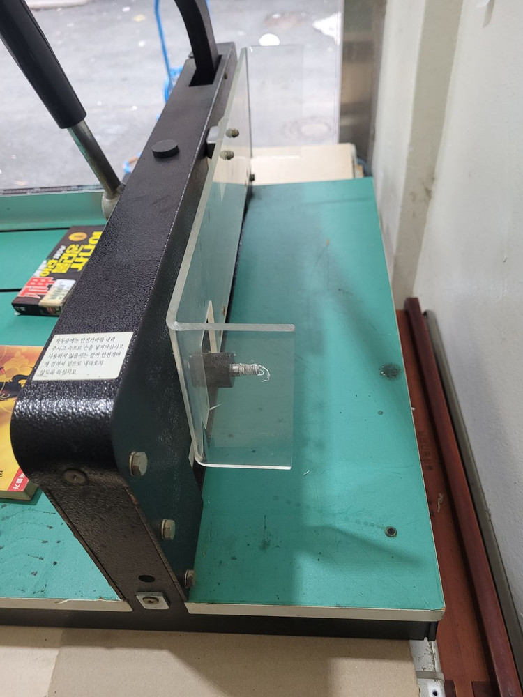 작두. 제단기 수동기계 (발판 크기 60*60) 무게 30 킬로..아래설명 이미지