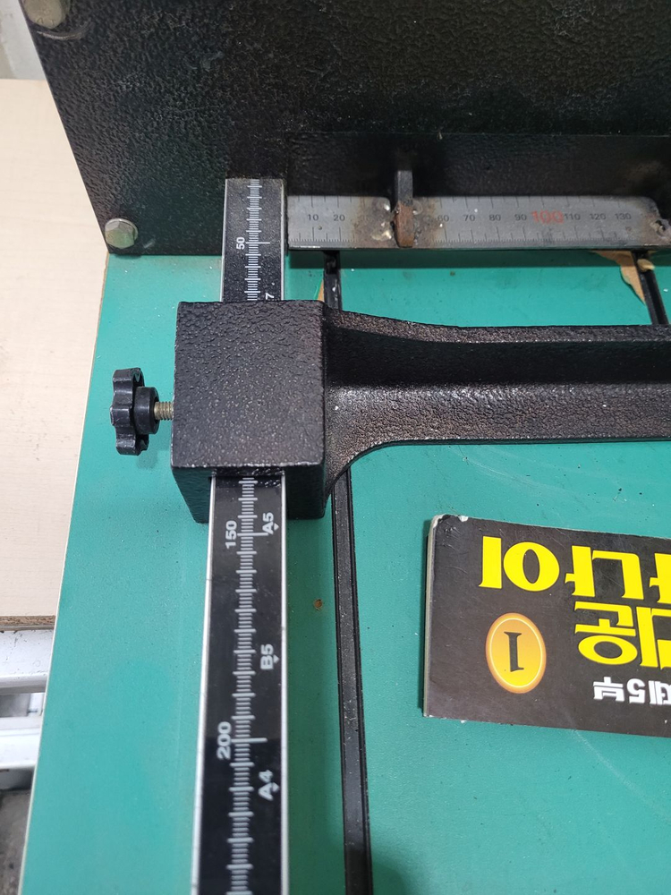 작두. 제단기 수동기계 (발판 크기 60*60) 무게 30 킬로..아래설명 이미지