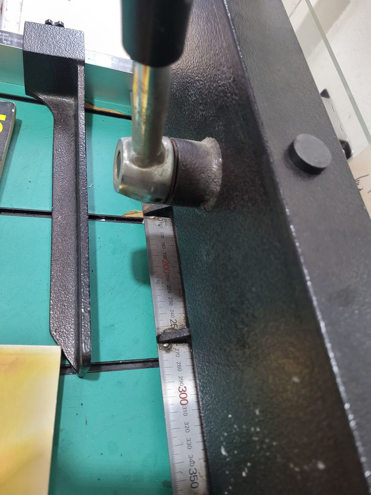 작두. 제단기 수동기계 (발판 크기 60*60) 무게 30 킬로..아래설명 이미지