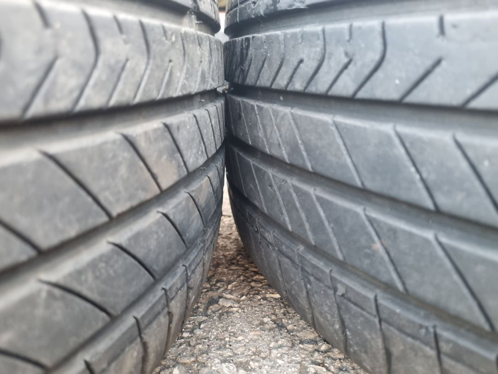 BMW 5시리즈 17인치 블랙유광 휠타이어 팝니다--5