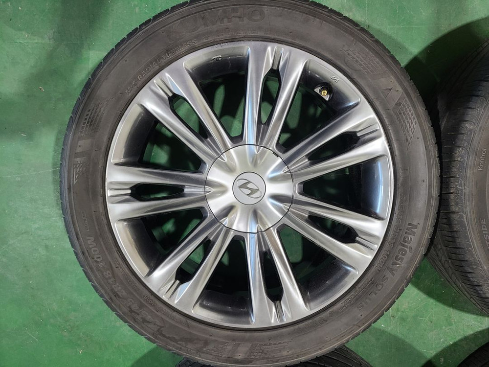 제네시스 BH 18인치 2454518 휠타이어 팝니다--2