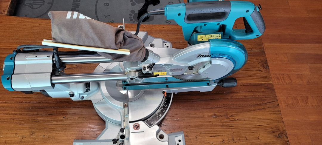 마끼다 LS1018L 슬라이딩 마루절단기--2