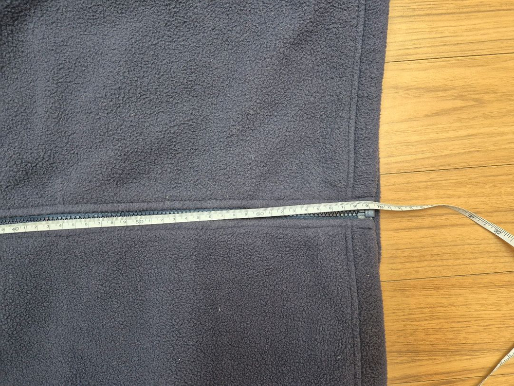 네이비 색상 노스페이스 플리스 자켓입니다. 사이즈는 XL(105)이고, 남녀 공용으로 착용 가능합니다. 쌀쌀한 날씨--2