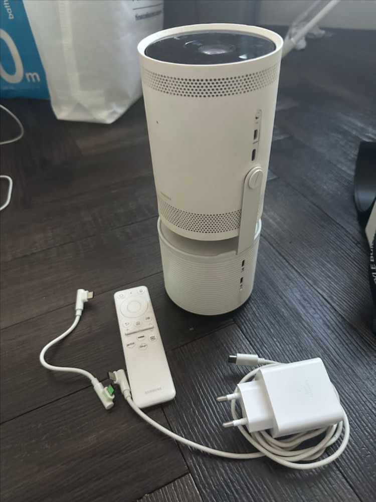 삼성 하이브로우 콜라보 빔프로젝터 2세대 풀세트 충전기 포함 이미지