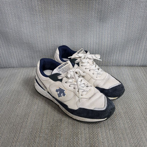 데상트 운동화 240 이미지