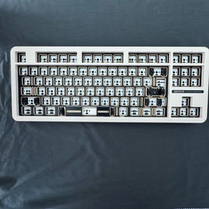 스페이스 80 (sapce80)크림 팝니다.