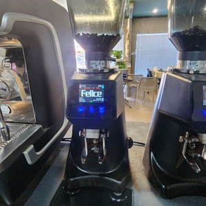 펠리체 A80 자동 커피 그라인더 판매합니다