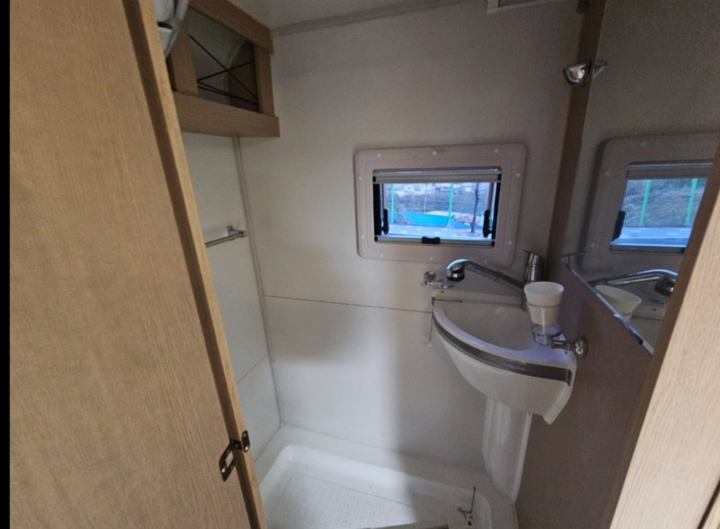 캠핑 카라반 트레일러 2~3인용 소형 차고지증명x 면허 x 캠핑카 이미지