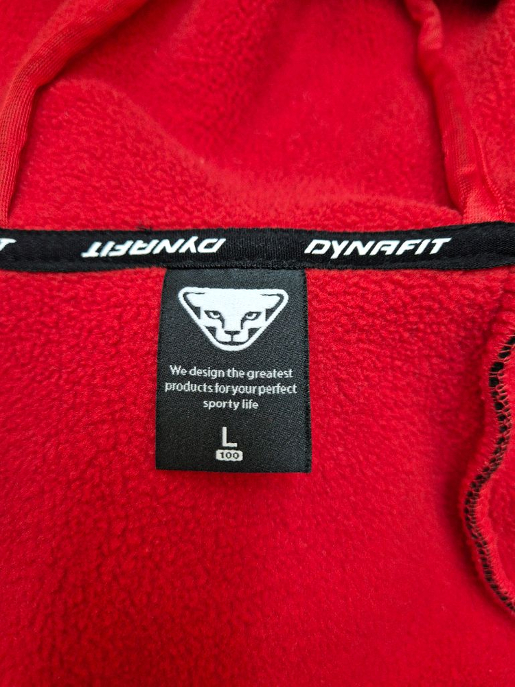 다이나핏 후드집업 L(100)사이즈 판매합니다. 색상은 무난한 블랙이고, 후드 안감은 레드 색상으로 포인트를 주었습 이미지