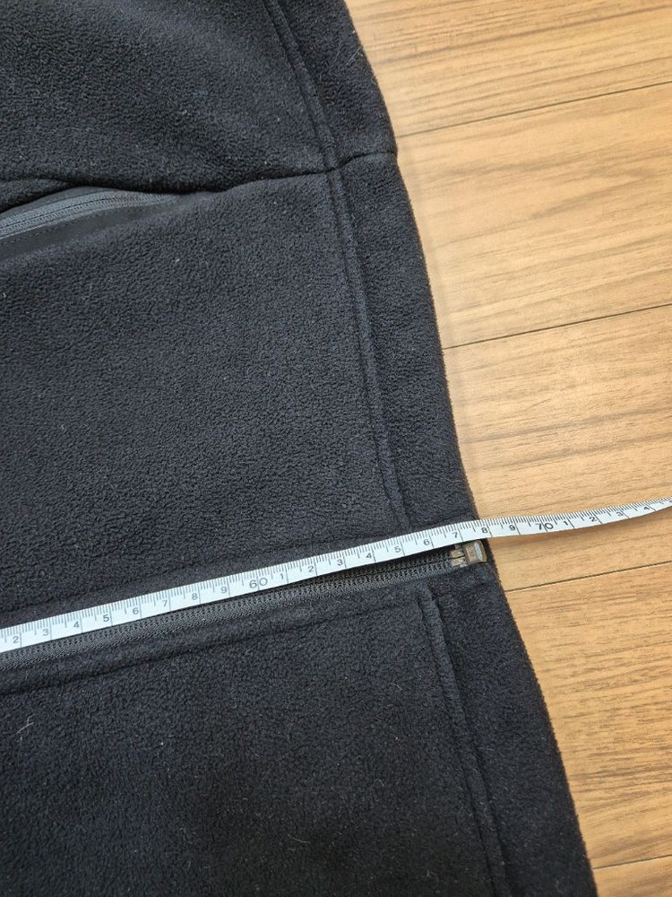 다이나핏 후드집업 L(100)사이즈 판매합니다. 색상은 무난한 블랙이고, 후드 안감은 레드 색상으로 포인트를 주었습 이미지