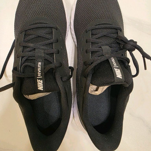 나이키 리볼브 러닝화