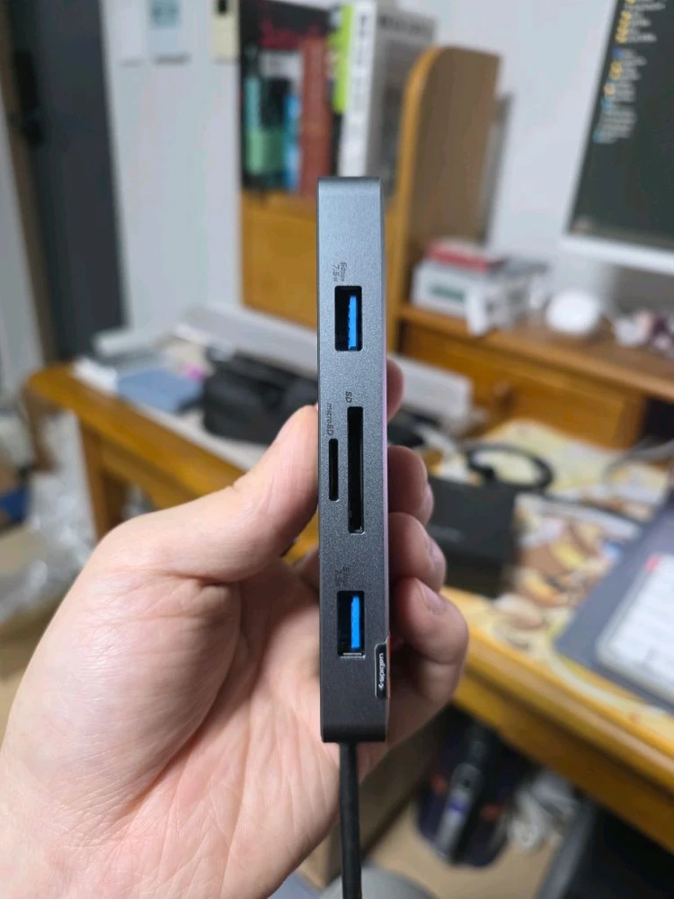 슈피겐 8in1 USB C타입 허브 이미지