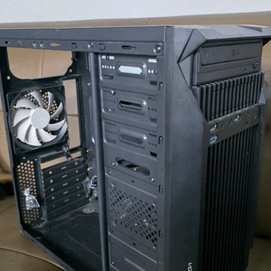 ABKO 볼트론 미들타워 PC본체 케이스만 + 로지텍 LS21 스피커 2.1채널