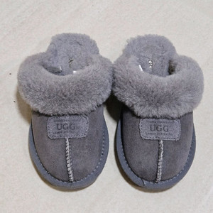 UGG 슬리퍼