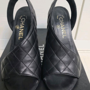 샤넬 퀄팅 도르세이 슬링백