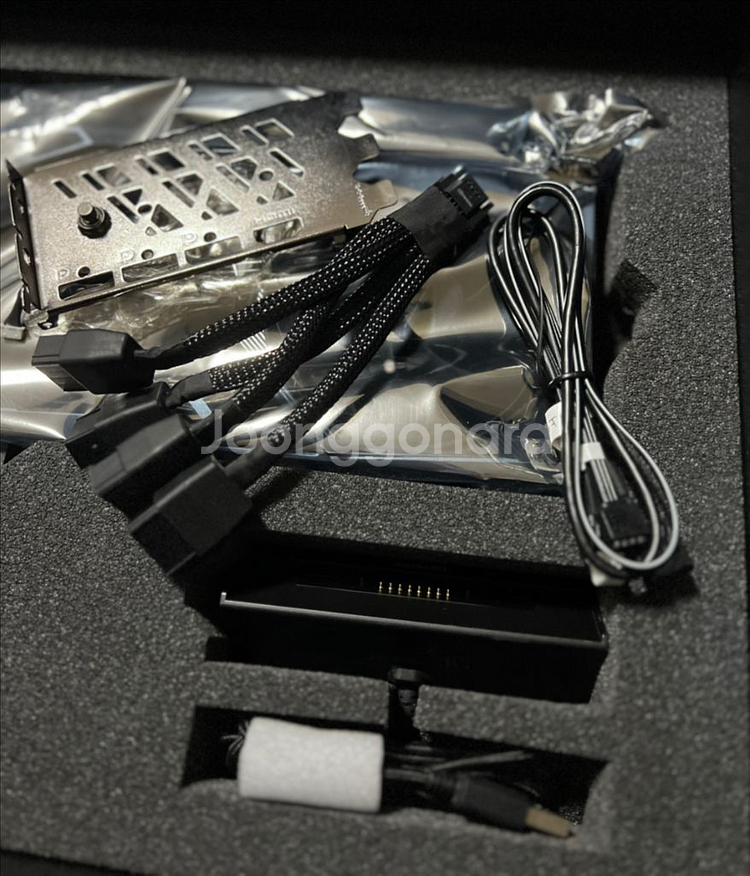 COLORFUL iGame RTX 4090 Vulcan 컬러풀 불칸 슈라우드--3