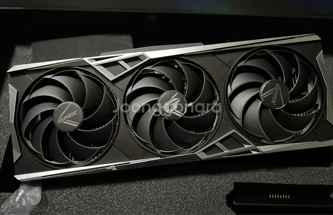 COLORFUL iGame RTX 4090 Vulcan 컬러풀 불칸 슈라우드--4