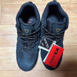 K2 Safety KV-81 절연 고어텍스 안전화 새제품 판매합니다.