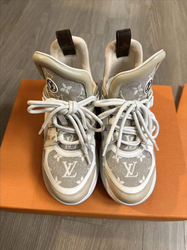 루이비통 스니커즈 아치라이트 240사이즈 이미지
