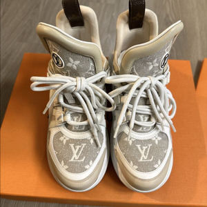 루이비통 스니커즈 아치라이트 240사이즈 이미지