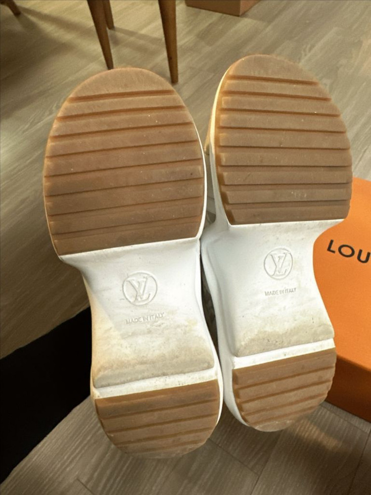 루이비통 스니커즈 아치라이트 240사이즈 이미지