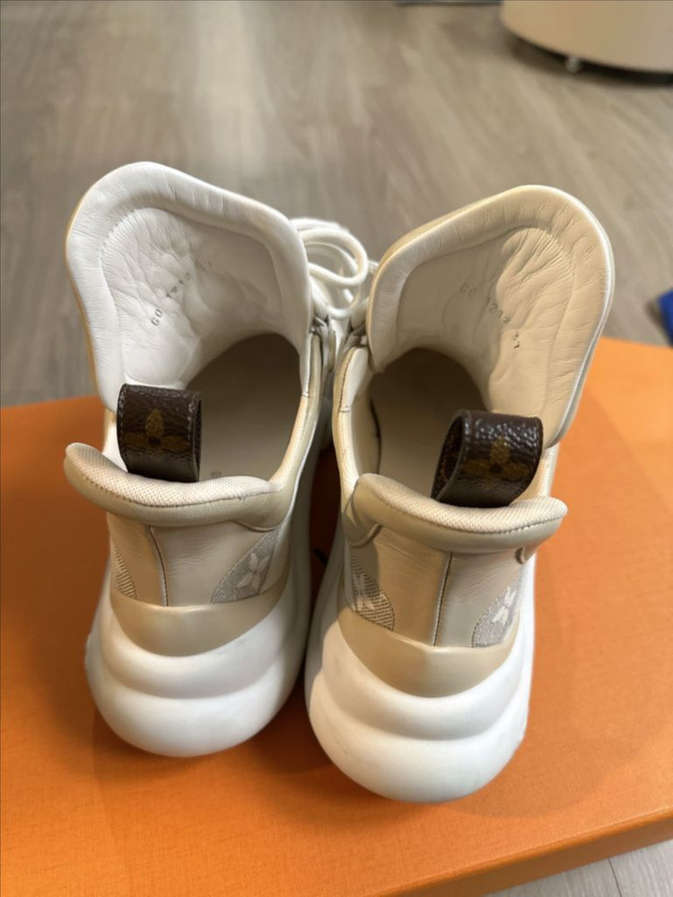 루이비통 스니커즈 아치라이트 240사이즈 이미지