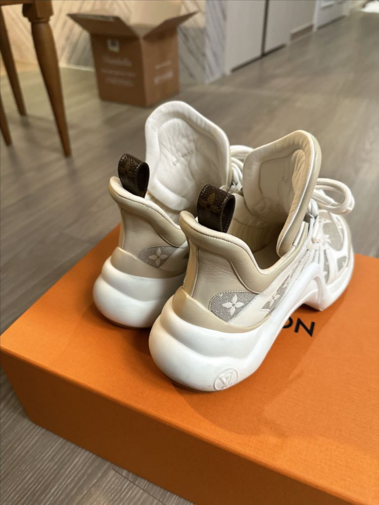 루이비통 스니커즈 아치라이트 240사이즈 이미지