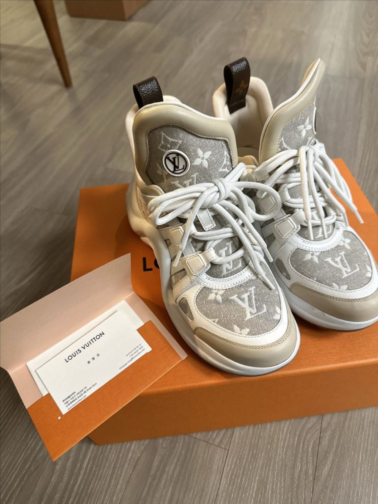 루이비통 스니커즈 아치라이트 240사이즈 이미지
