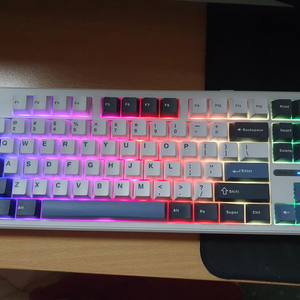 AULA(아우라) 독거미 F87 PRO 타란튤라 그레이축(회목축) 유무선 기계식 키보드 팝니다.