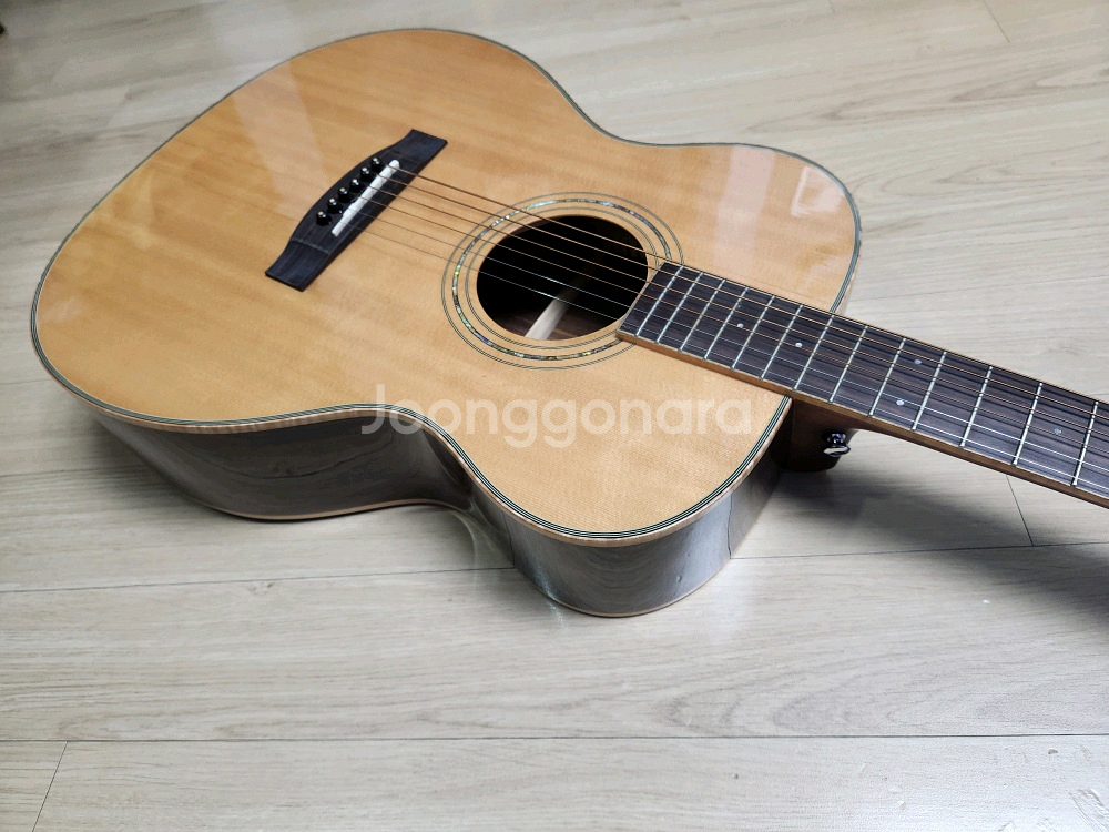 뮤즈 이삭3 통기타 판매 합니다.--6