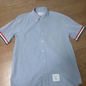 톰브라운 반팔 셔츠