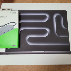 애플 맥북프로(2024) M4 14 16gb 512gb + Belkin 허브