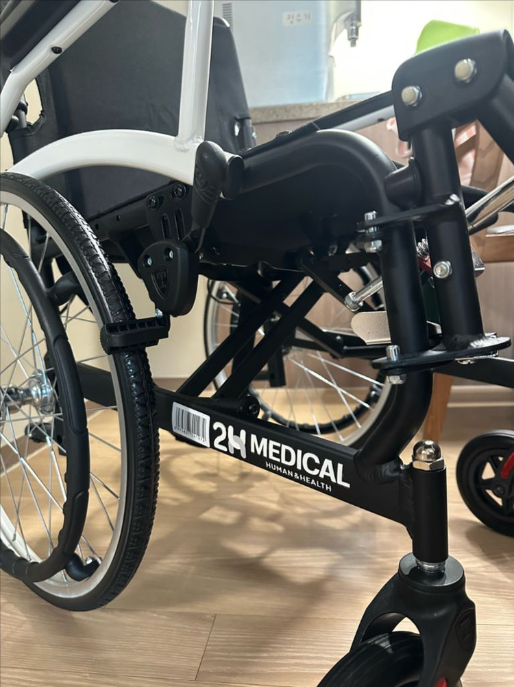 2H메디컬 거상형 라이트 접이식 휠체어 이미지