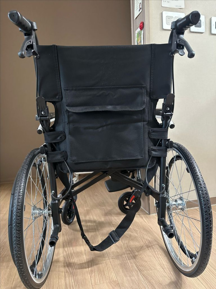 2H메디컬 거상형 라이트 접이식 휠체어 이미지