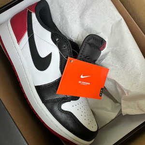 나이키 에어조던 1 로우 블랙토 새상품 팝니다 이미지