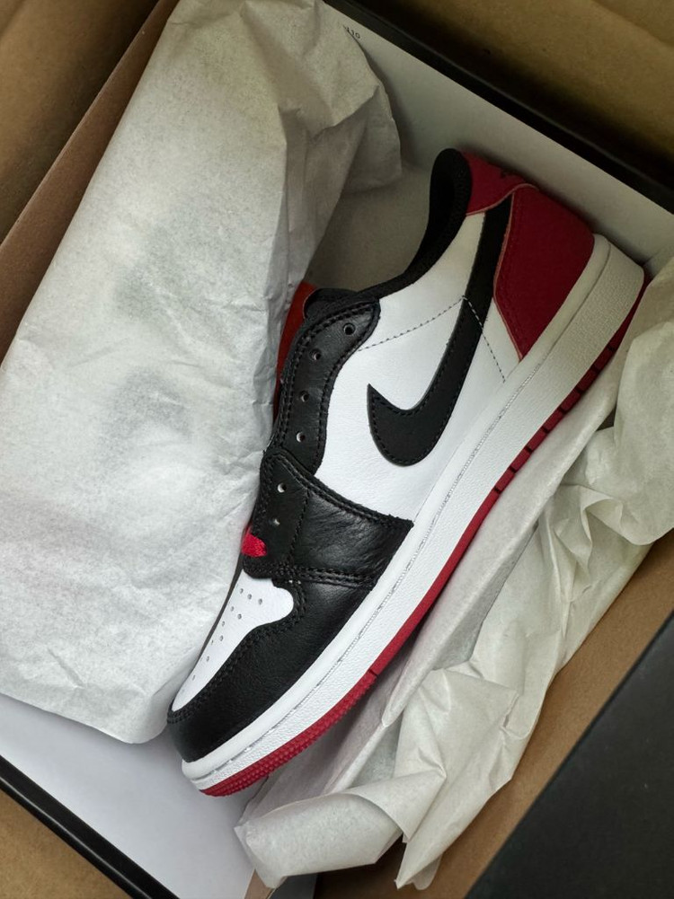 나이키 에어조던 1 로우 블랙토 새상품 팝니다 이미지