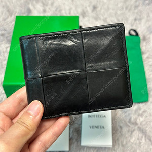 [풀구성] 보테가베네타 나일론 맥시 플랩 반지갑 블랙