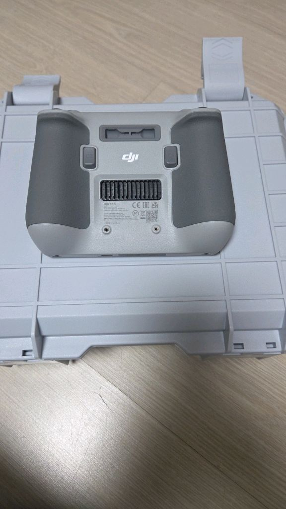 DJI FPV 드론 조종기 이미지