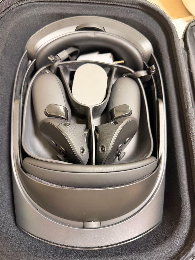 오큘러스 퀘스트 프로 VR 헤드셋--0