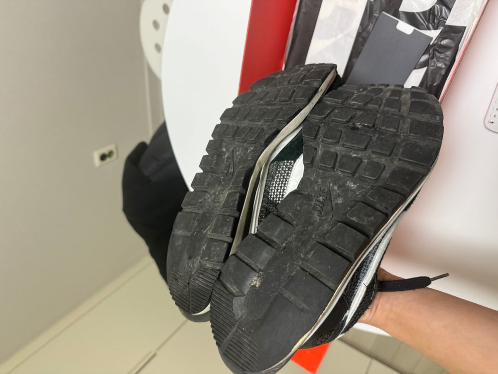 나이키 사카이 베이퍼와플 검흰 265 이미지